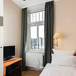 Guestified Barbarossa Hotel 3*