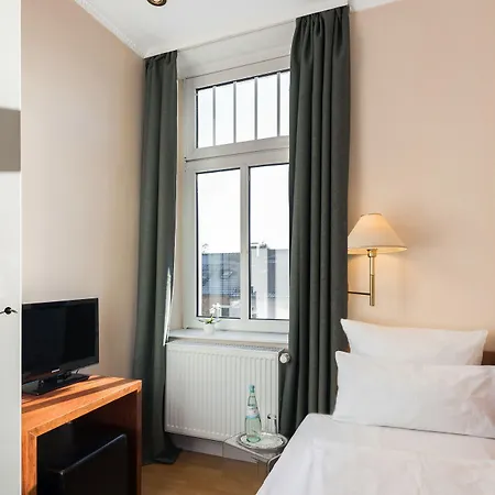 Guestified Barbarossa Hotel 3*