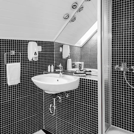 Guestified Barbarossa Hotel 3*