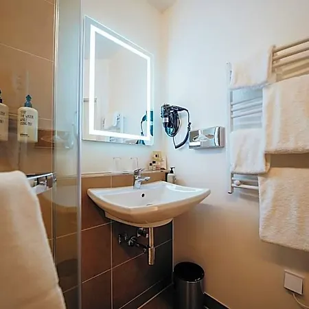 Guestified Barbarossa Hotel Ratingen
