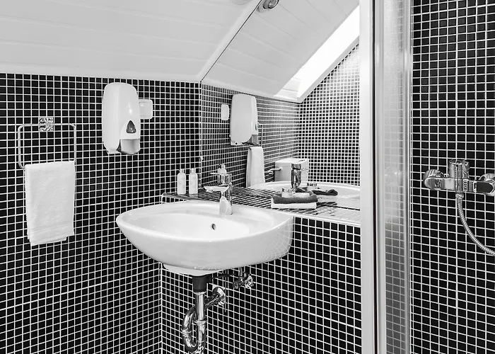 Guestified Barbarossa Hotel 3*